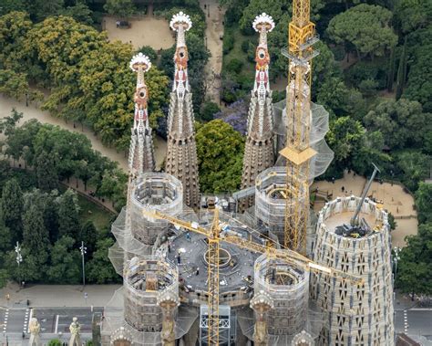 sagrada família with towers